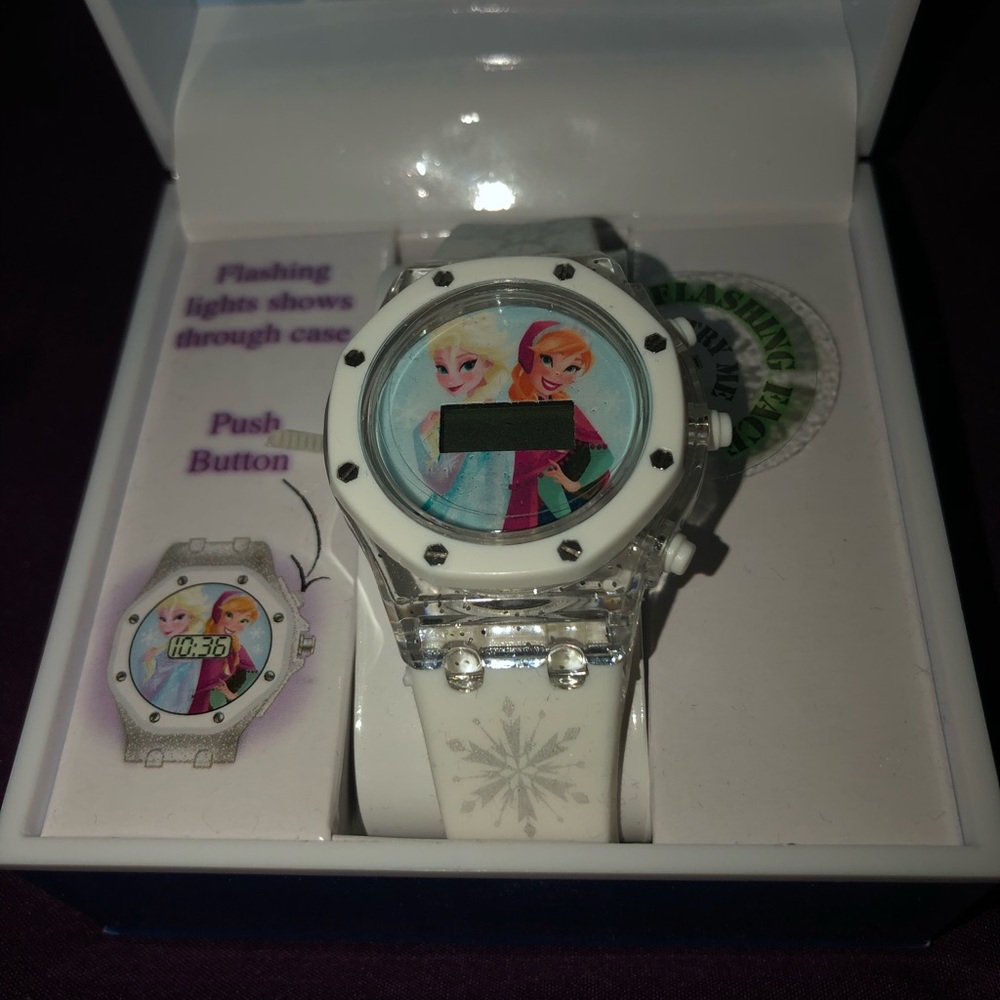 Disney frozen watch with flashing color lights. - Picture 4 of 5